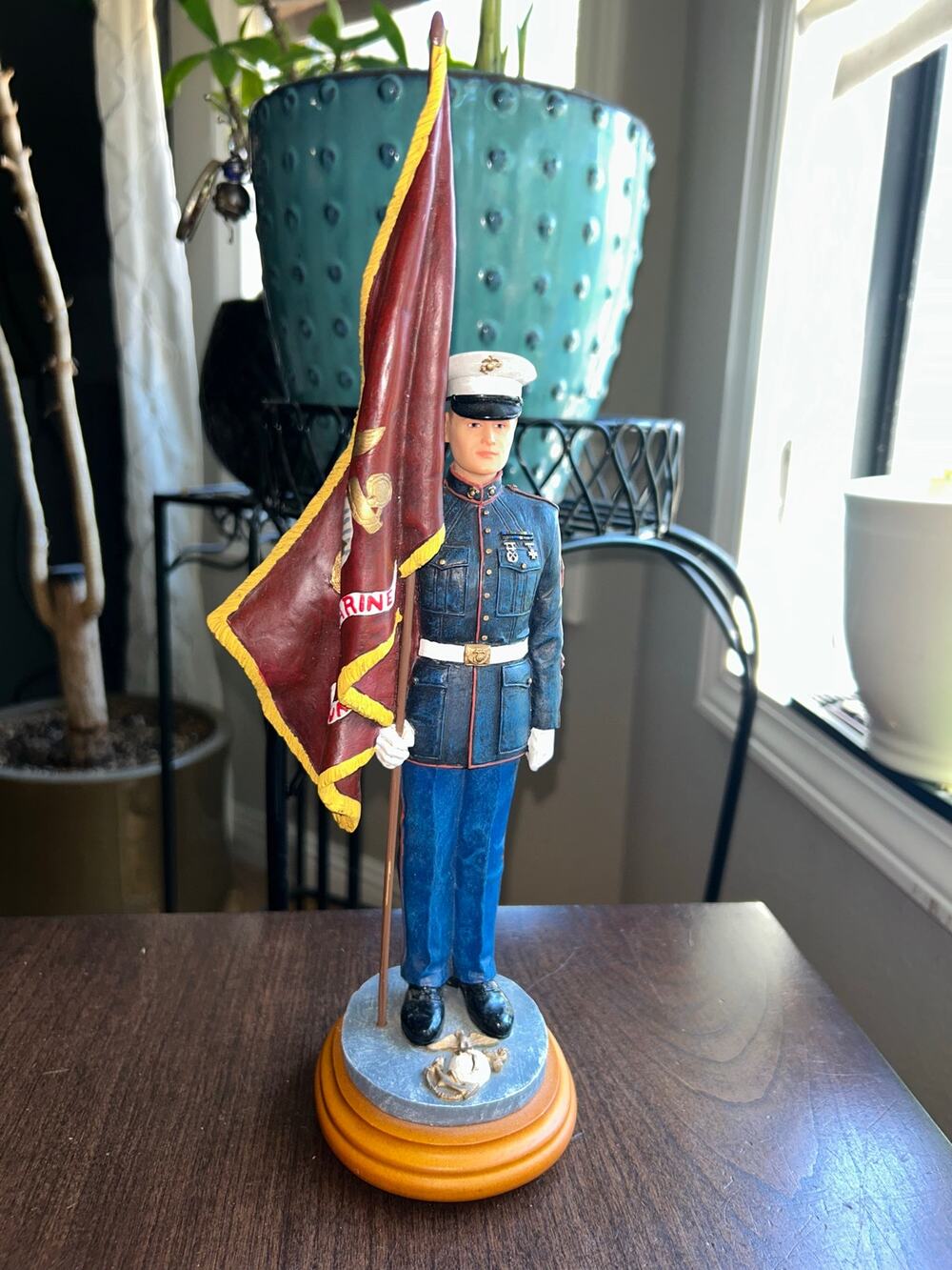 Vanmark American Heroes U.S. Marine Color Guard statue 12”